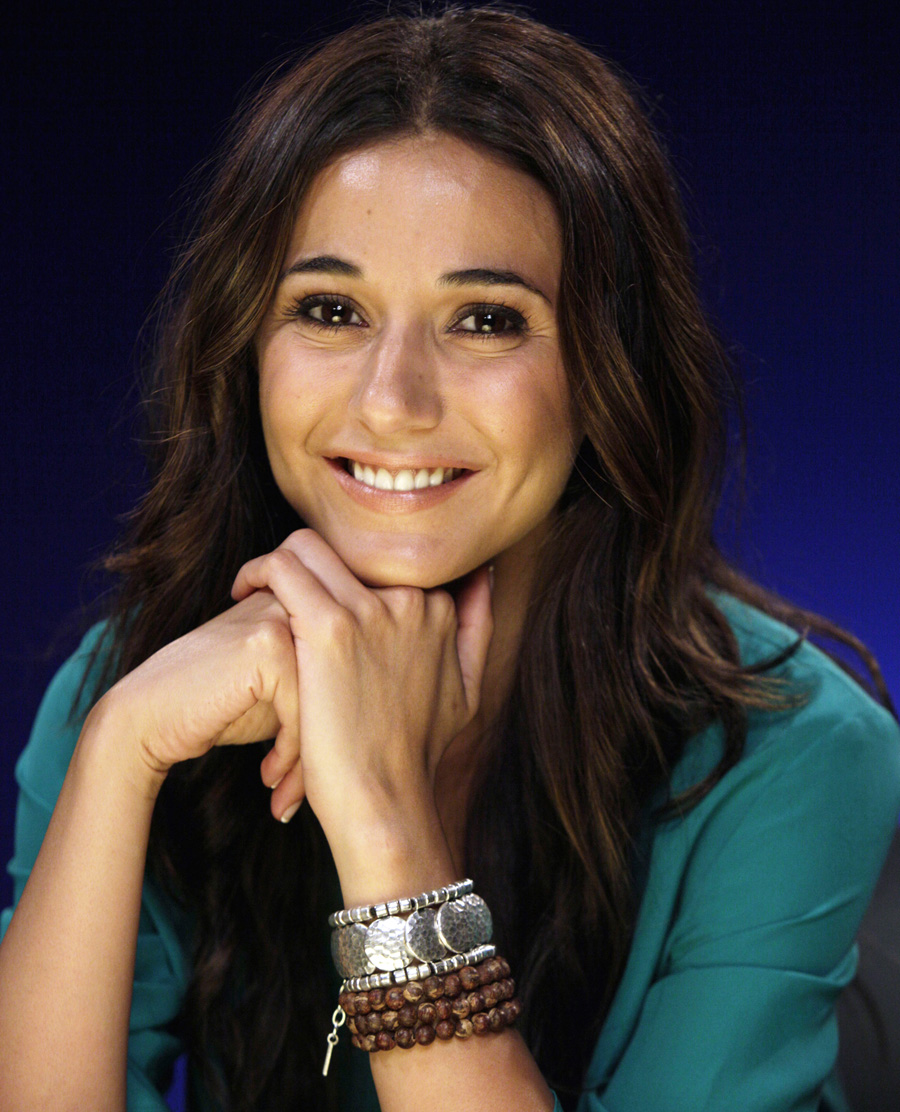 Emanuelle%20Chriqui%20cropped%20and%20edited_0.jpg